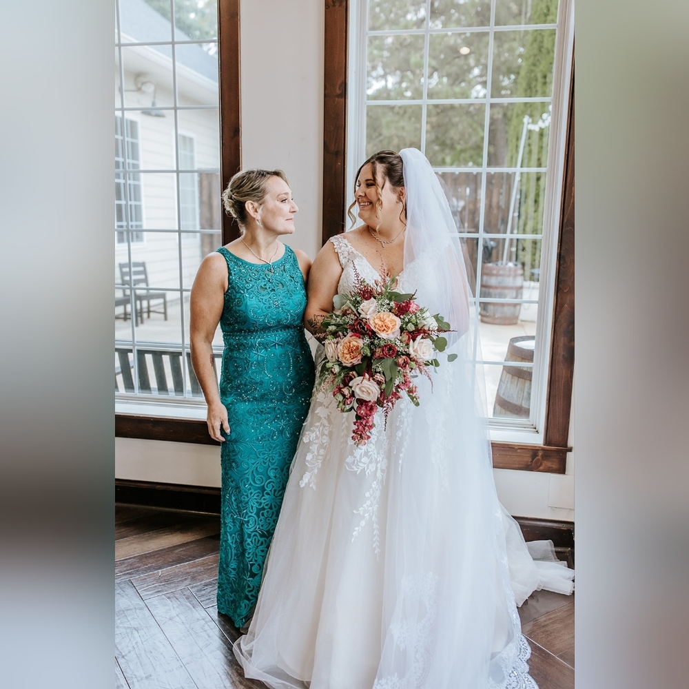 Elegant Teal Lace Evening Gown